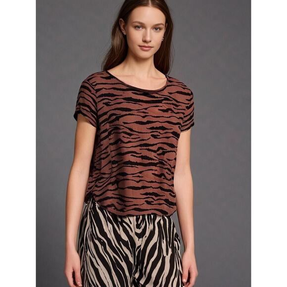 H&M Women’s Top Basic Short Sleeve Zebra Print Brown & Black High Low Hem Sz XL - Picture 1 of 7
